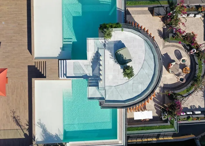 Three House Hotel