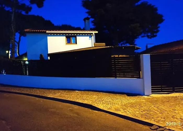 Moradia Em Cascais, Birre Em Zona De Pinhal