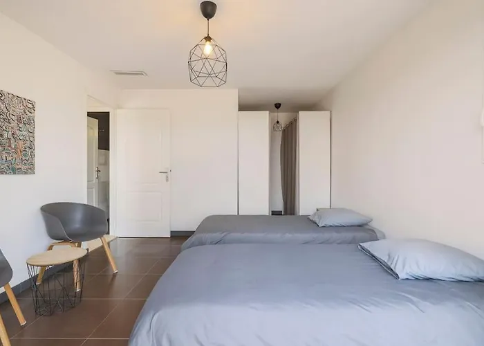 Spacieuse Villa Niçoise au calme avec piscine