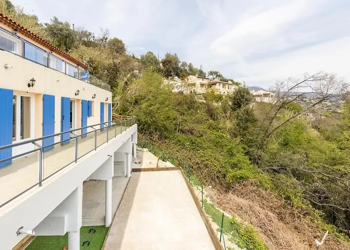 Spacieuse Villa Niçoise au calme avec piscine
