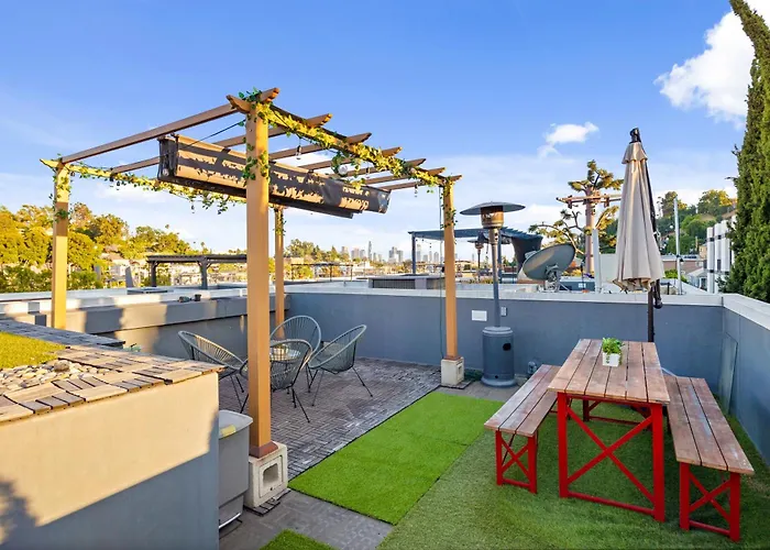 Chic Silver Lake Oasis With Breathtaking City Skyline Views, Private Rooftop & Garage