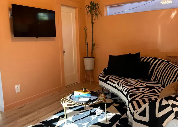 Modern, Remodeled Echo Park House-Walk To Sunset Blvd, Dodgers Stadium, Shops, Bars, Restaurants, Lake, Concerts