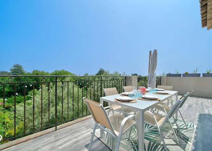 Maison niçoise vue dégagée avec jacuzzi privatif