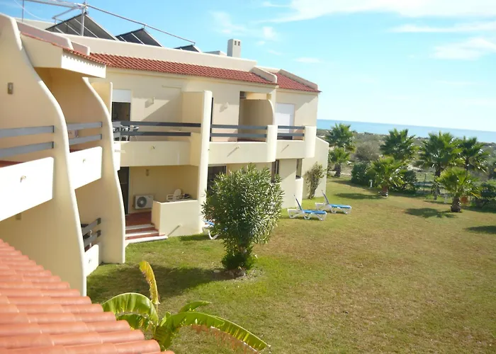Praia Da Lota Beachfront Resort - Hotel & Apartments