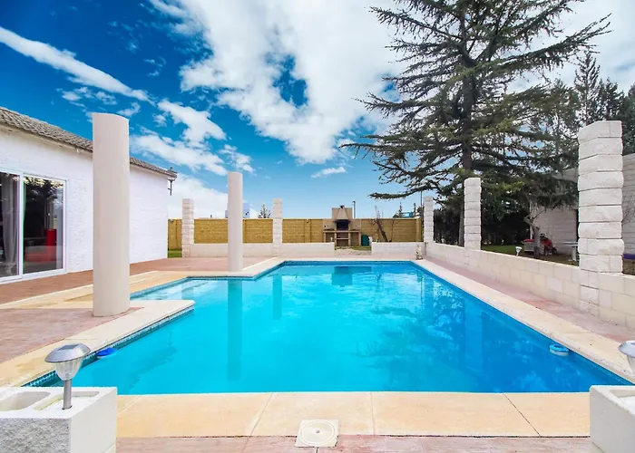 Villa In Villamuriel With Pool And Barbecue