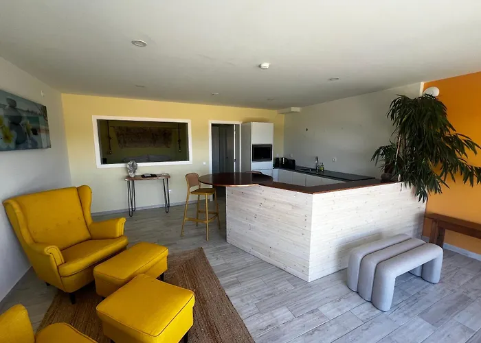 Hillside House Suites & Spa
